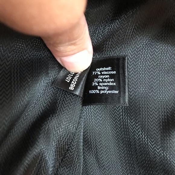 Limited Blk 2-Button Blazer. Sz 8. Modern Stretch - Picture 3 of 4